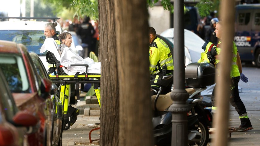 El desahucio de Maricarmen en el barrio del Retiro de Madrid, en imágenes