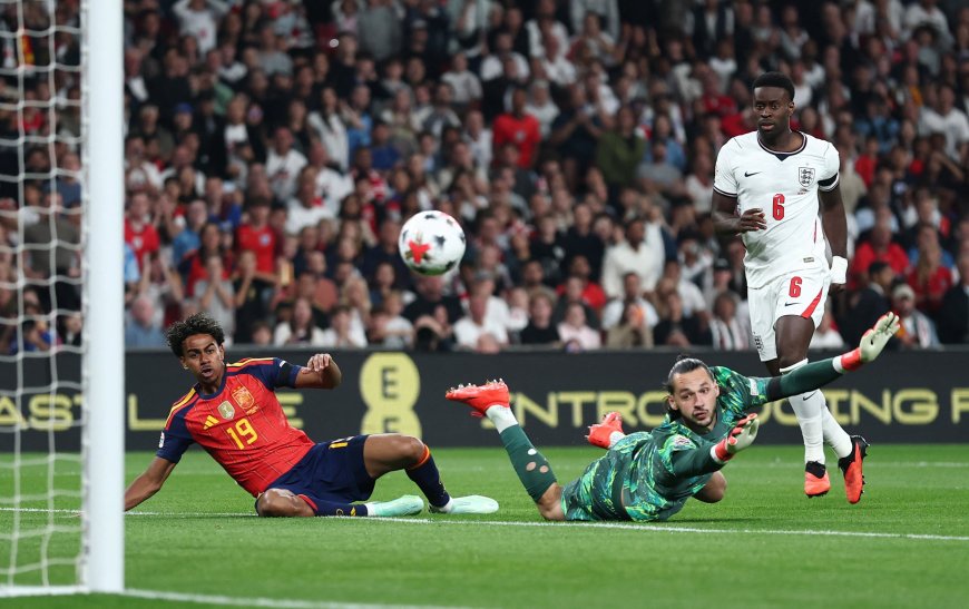 Inglaterra - España en directo | Lamine adelanta a España en el minuto 2