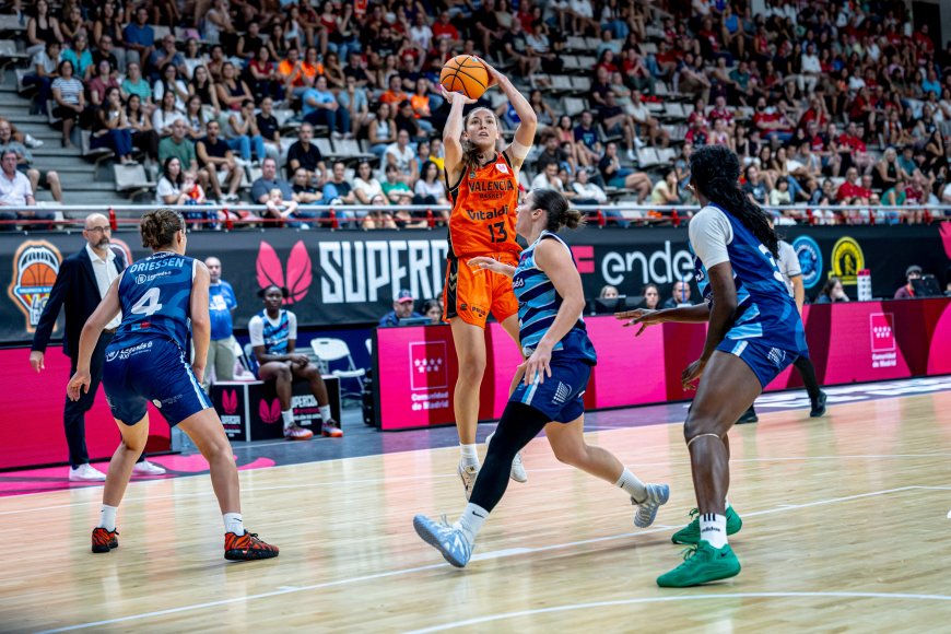 Elena Buenavida guía al Valencia Basket hasta su cuarta Supercopa de España