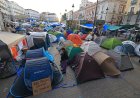 Los 190 metros que separan la acampada de Sol del Congreso