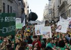 Alto seguimiento, cánticos contra Ayuso y cargas en la primera jornada de huelga del profesorado en Madrid