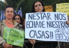 Fátima y sus vecinos respiran con  una prórroga del fondo buitre que les echaba de sus casas de protección oficial