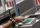La emisión de tarjetas de transporte se desploma tras endurecer Madrid los requisitos y condicionarlas al empadronamiento