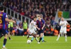 Flick saca del ostracismo a Frenkie de Jong, pero no le alcanza