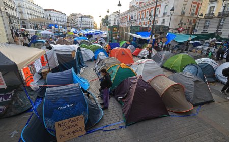Los 190 metros que separan la acampada de Sol del Congreso