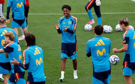 España - República Checa en directo, el partido de la Nations League en vivo| Raya, titular en la portería, en un once repleto de cambios