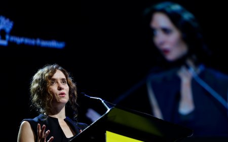 El choque entre el PP de Ayuso y Vox por los vetos a la oposición y los migrantes llega al Constitucional en plena batalla electoral