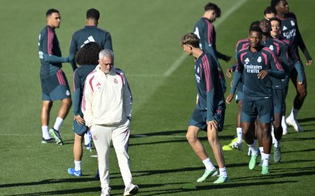 Mourinho entra en la boca del lobo: a seis puntos del Barcelona, a dos semanas del Camp Nou y con las estrellas bajo el juicio del Bernabéu