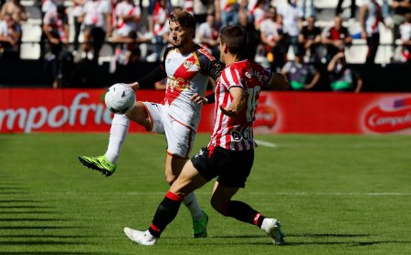 Las protestas contra Presa suspenden el partido entre Rayo y Athletic en Vallecas