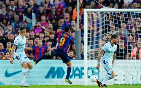 El trabajo de Deco se impone al parón de selecciones: “En algunas posiciones tenemos tres jugadores de gran nivel”, dice Flick