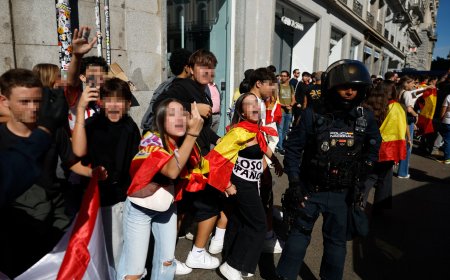 Ascienden a cinco los detenidos de grupos ultras tras la jornada más tensa en la acampada de la Puerta del Sol