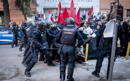 La huelga del profesorado en Madrid comienza con un alto seguimiento en los centros, según los sindicatos
