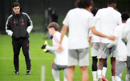 Iñigo contra Iraola, reencuentro en Anfield de dos amigos en apuros