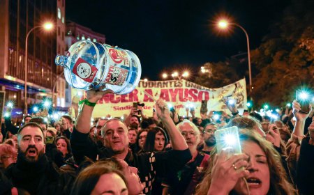 El Gobierno de Ayuso se niega a negociar con los profesores en huelga: “Es intolerable, nos están despreciando”