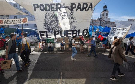Los acampados de Sol se debaten entre resistir o levantar las tiendas para organizar la huelga general y buscan un “cierre memorable”