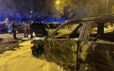 Cinco coches calcinados de madrugada en un incendio en un aparcamiento en Leganés