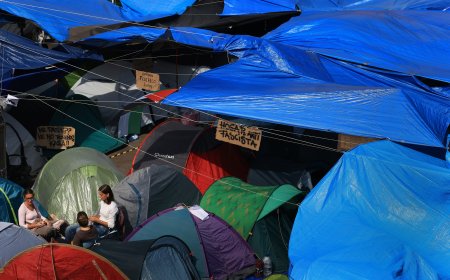 El Ayuntamiento planea pasar los gastos de limpieza y desperfectos a los acampados de Sol: “Que no cueste un euro a los madrileños”