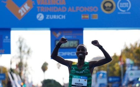 Valencia pone en órbita a Rodrigue Kwizera, que pulveriza el récord de España de medio maratón