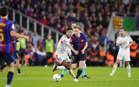 Flick saca del ostracismo a Frenkie de Jong, pero no le alcanza