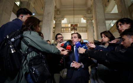 Almeida admite el error “indiscutible” en la recalificación de la ciudad del Real Madrid, pero asegura que “no frustra la operación”