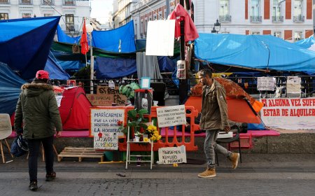 La Delegación del Gobierno transmite a los acampados de Sol que “podría resultar legítimo ponerle fin” a la concentración