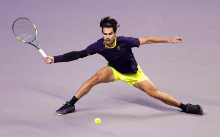 Alcaraz se expande ante Medvedev y alcanza la final de Viena