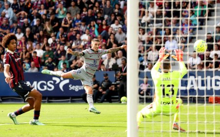 El cañón de Grimaldo, la seda de Baena y la velocidad de Giuliano derrotan al Levante y disparan a un gran Atlético