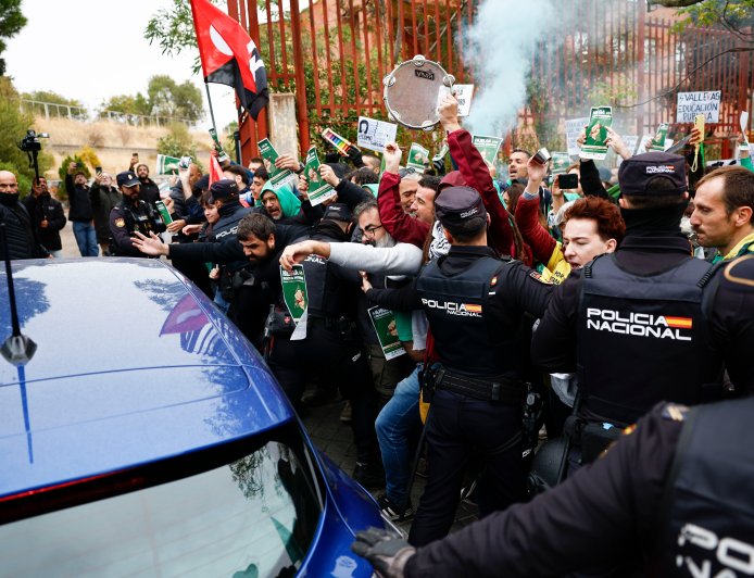 Cancelado el acto de la consejera de Educación de Madrid, Mercedes Zarzalejo, en un centro de FP por la presencia de manifestantes