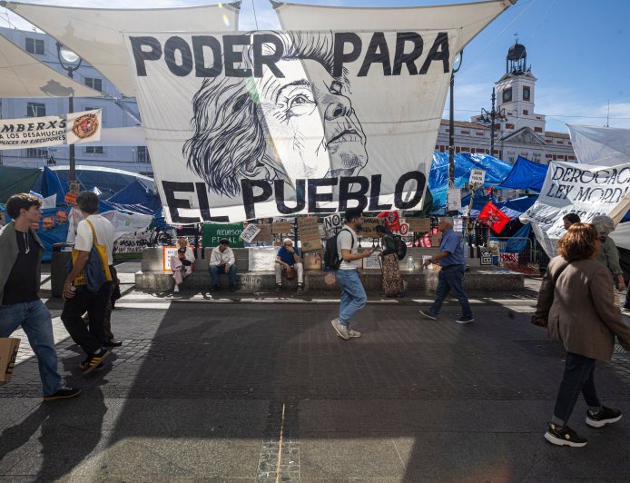 Los acampados de Sol se debaten entre resistir o levantar las tiendas para organizar la huelga general y buscan un “cierre memorable”