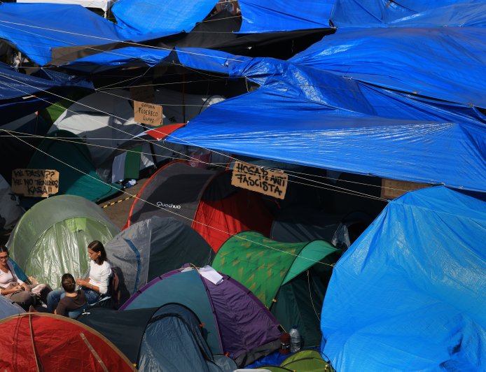 El Ayuntamiento planea pasar los gastos de limpieza y desperfectos a los acampados de Sol: “Que no cueste un euro a los madrileños”