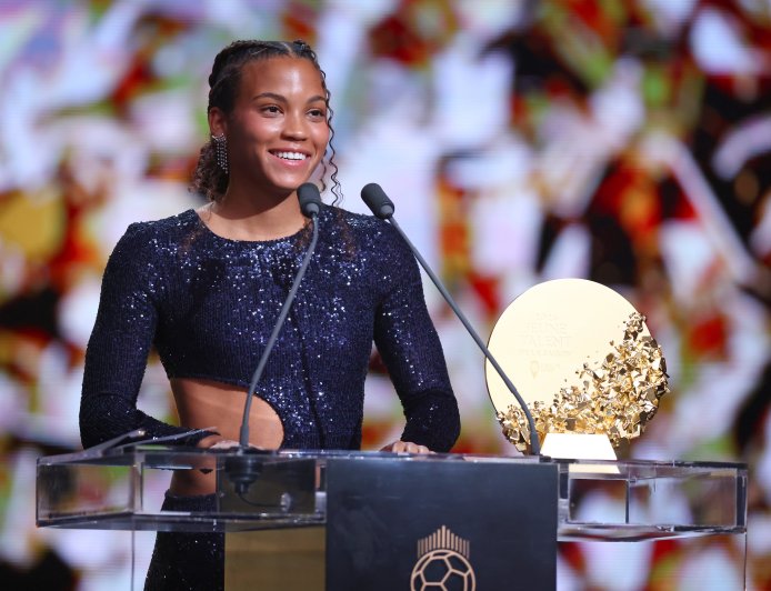 Vicky López, la futbolista más precoz de todas, se lleva su segundo Trofeo Kopa