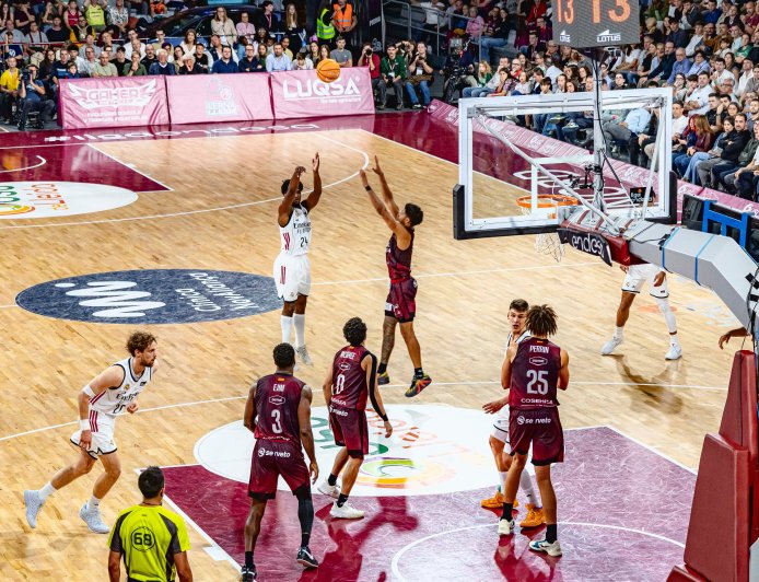 El Real Madrid es un relámpago: 14 segundos por posesión y 15 triples por partido