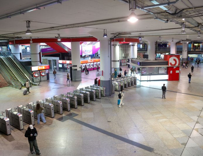 Suspendidas las líneas C1, C3, C4 y C8 de Cercanías Madrid por huelga de maquinistas: “Te armas de paciencia”