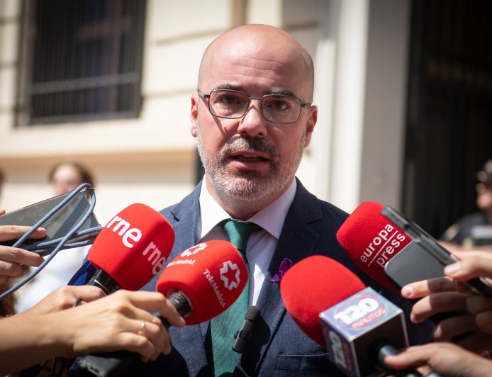 Ayuso denuncia penalmente al exdelegado del Gobierno por la “omisión del deber” de perseguir delitos en la acampada de Sol