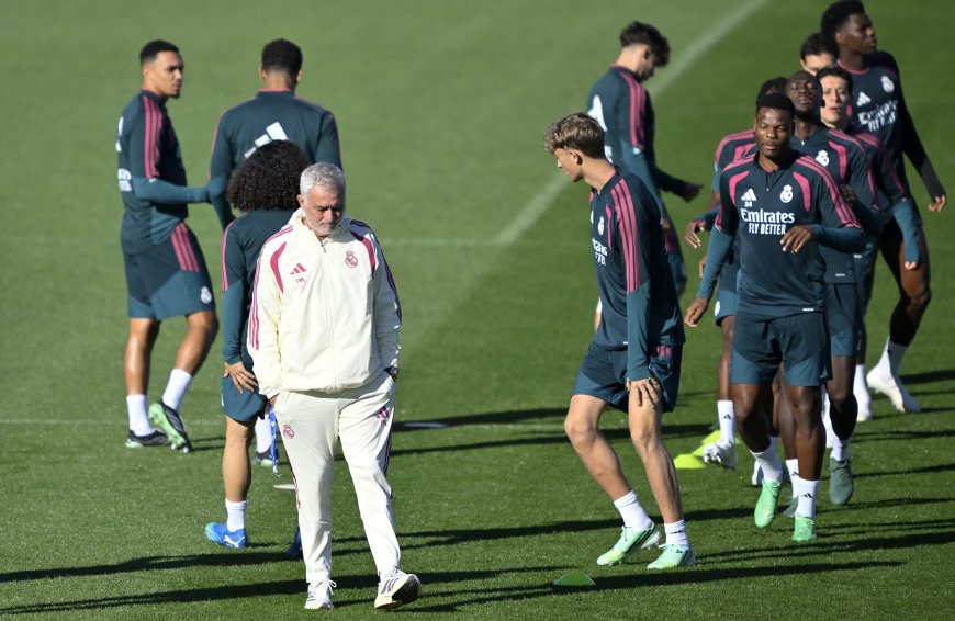 Mourinho entra en la boca del lobo: a seis puntos del Barcelona, a dos semanas del Camp Nou y con las estrellas bajo el juicio del Bernabéu