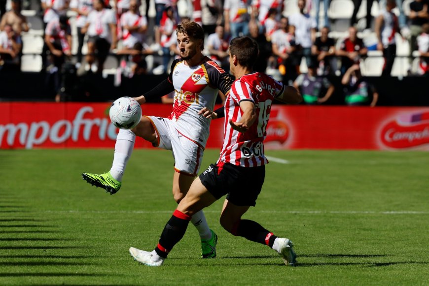 Las protestas contra Presa suspenden el partido entre Rayo y Athletic en Vallecas
