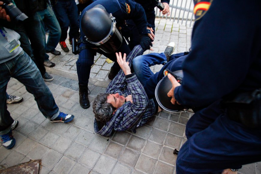 La jubilación del jefe de seguridad de la Asamblea sorprende a la Cámara sin un especialista que coordine a guardias civiles y agentes privados