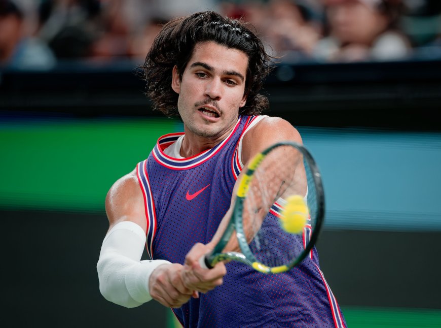 Así te hemos contado el Zizou Bergs - Carlos Alcaraz: El murciano pierde el partido del Open de Shanghai en dos sets