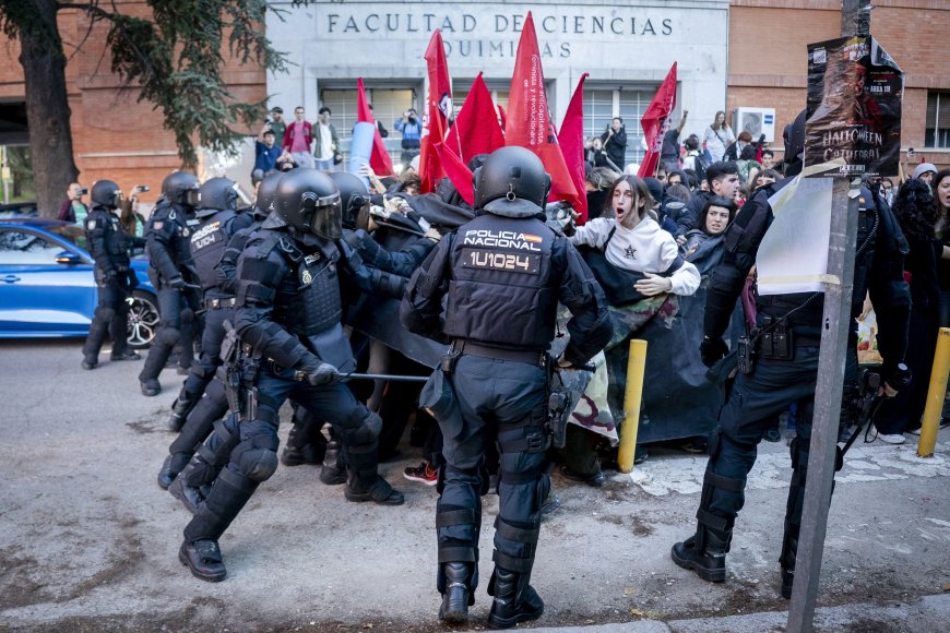 La huelga del profesorado en Madrid comienza con un alto seguimiento en los centros, según los sindicatos