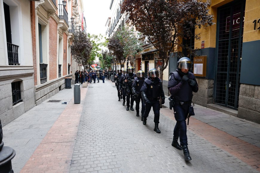 Bulos, refuerzo policial y comerciantes en alerta por altercados en Madrid: “Hay preocupación, pero nos dicen que no hay que alarmarse”